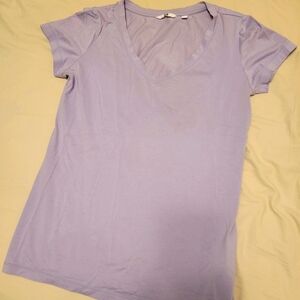 Uniqlo v-neck t-shirt